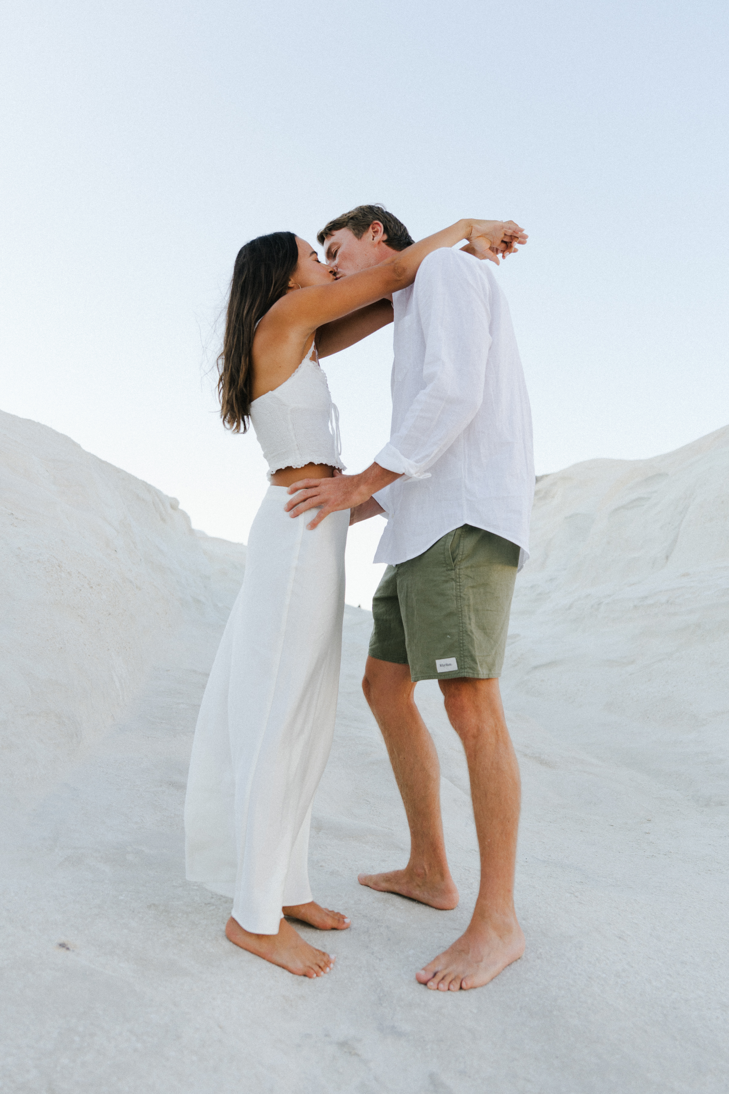 SARAKINIKO COUPLE PHOTOSHOOT IN MILOS 