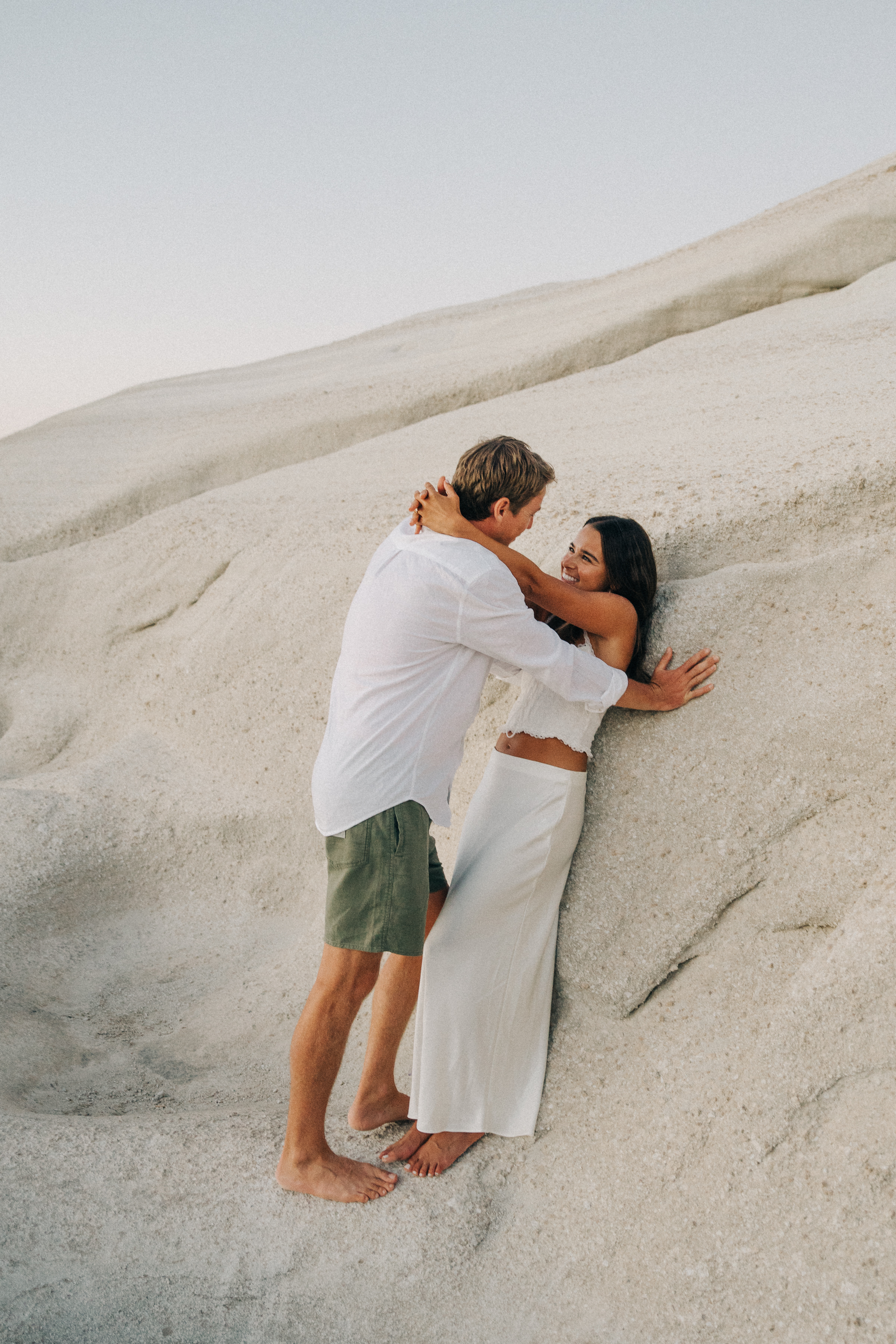 SARAKINIKO COUPLE PHOTOSHOOT IN MILOS 