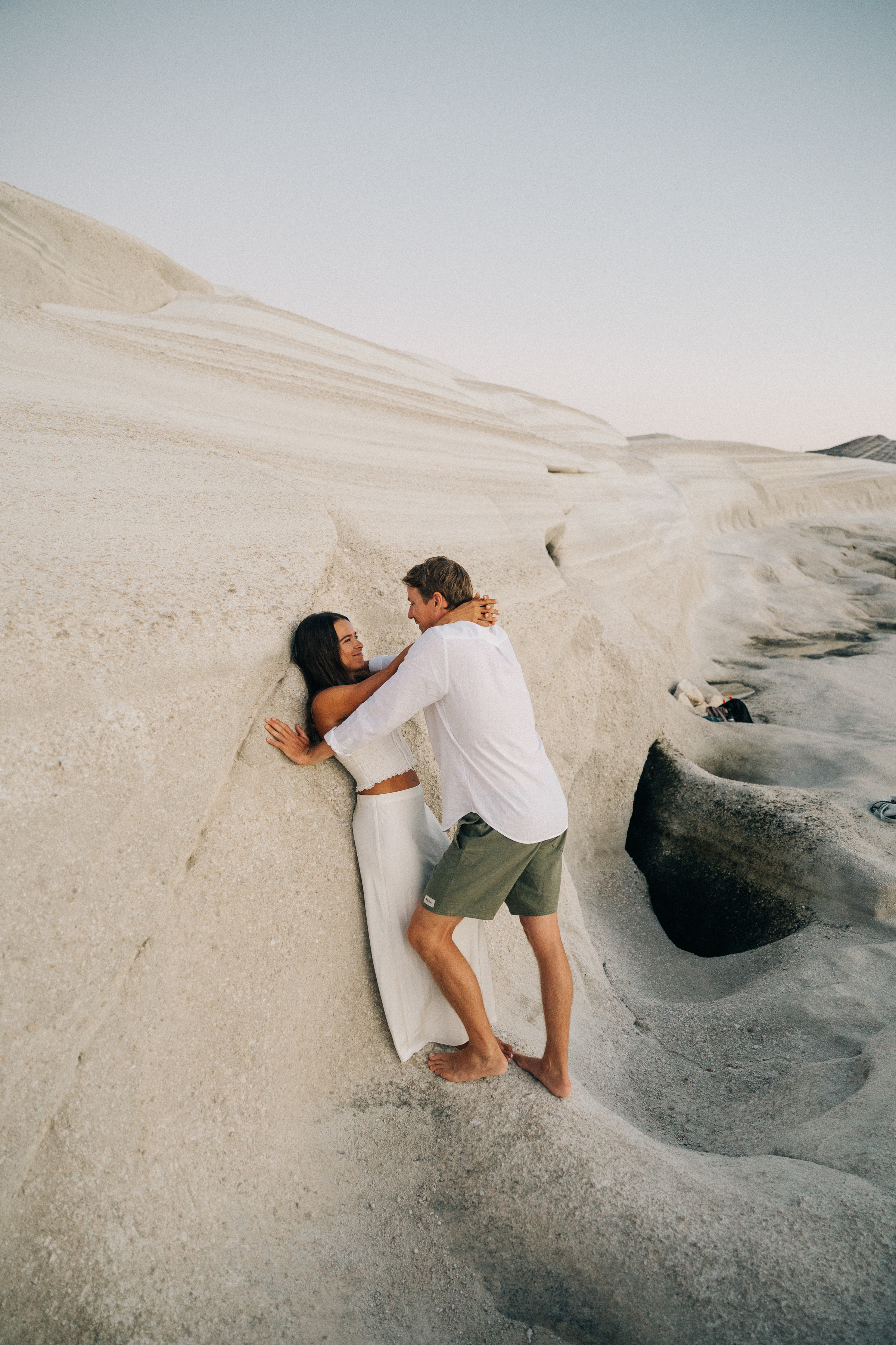 SARAKINIKO COUPLE PHOTOSHOOT IN MILOS 