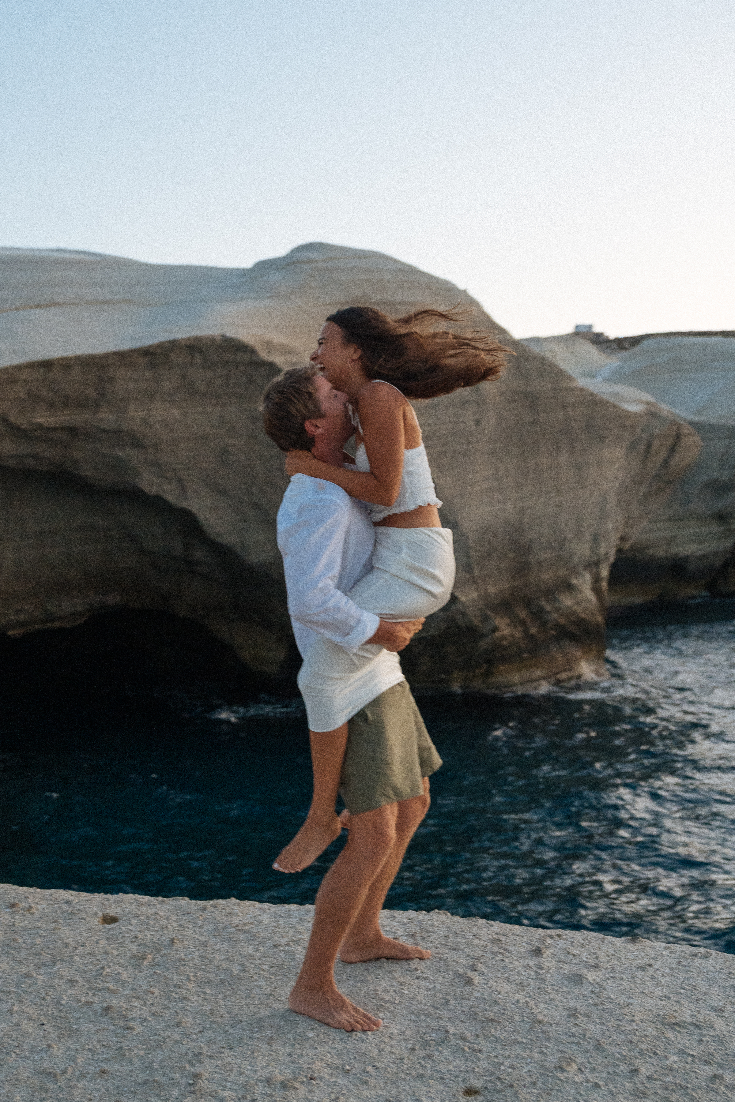 SARAKINIKO COUPLE PHOTOSHOOT IN MILOS 