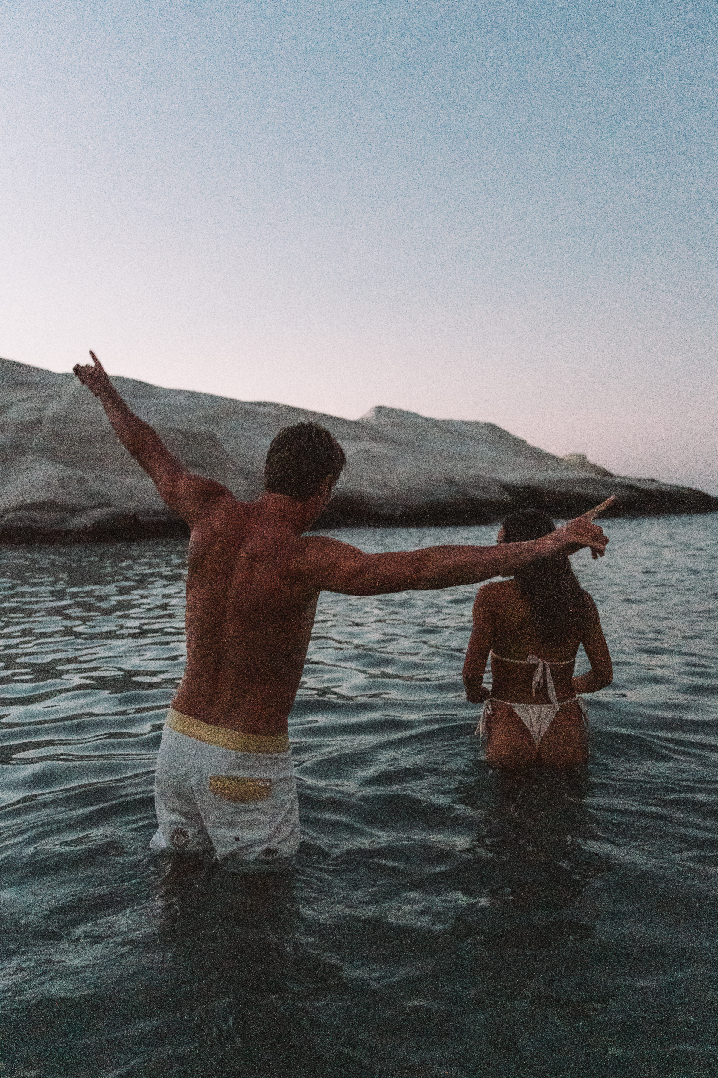 SARAKINIKO COUPLE PHOTOSHOOT IN MILOS 