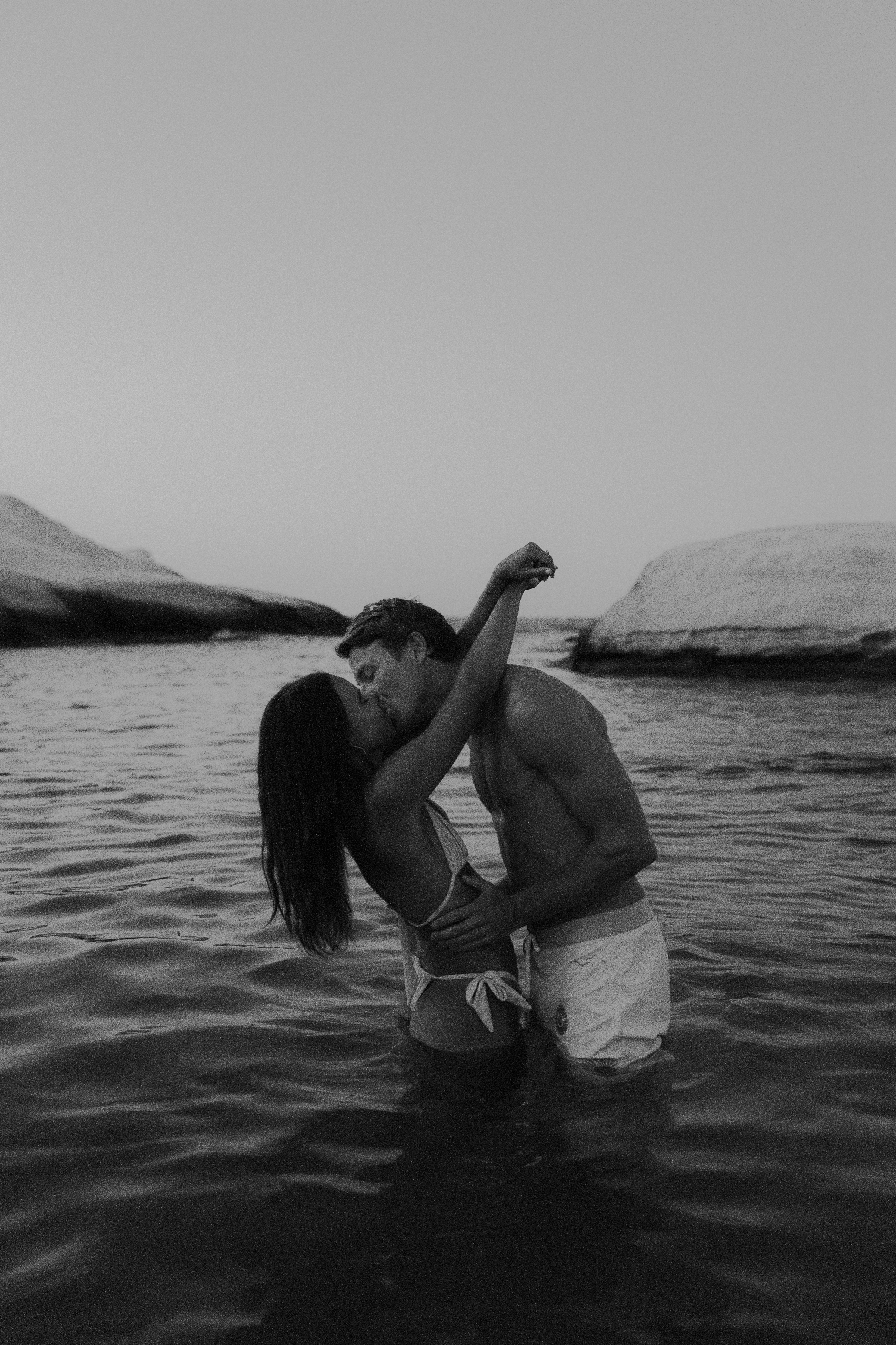 SARAKINIKO COUPLE PHOTOSHOOT IN MILOS 