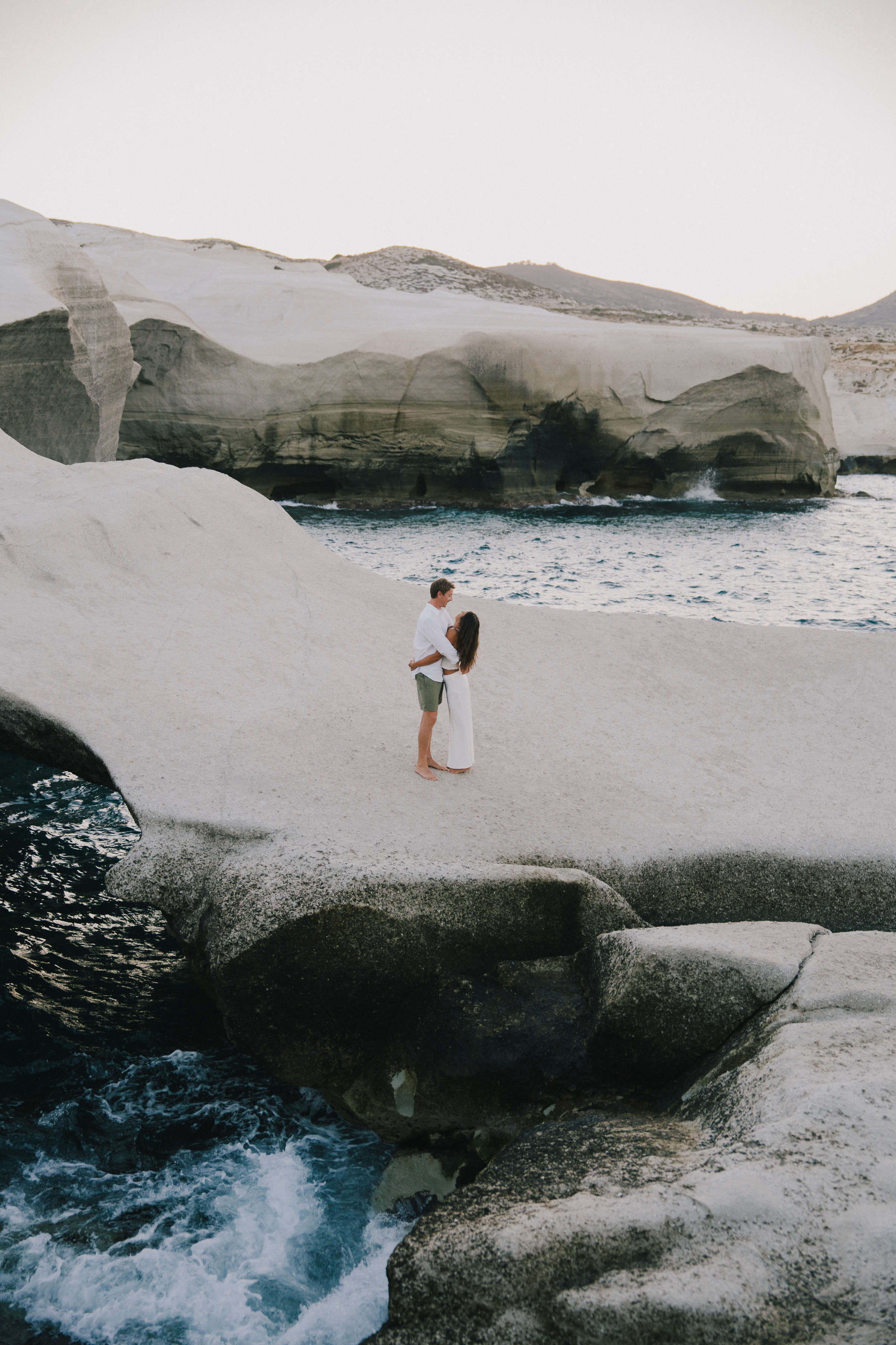 SARAKINIKO COUPLE PHOTOSHOOT IN MILOS 