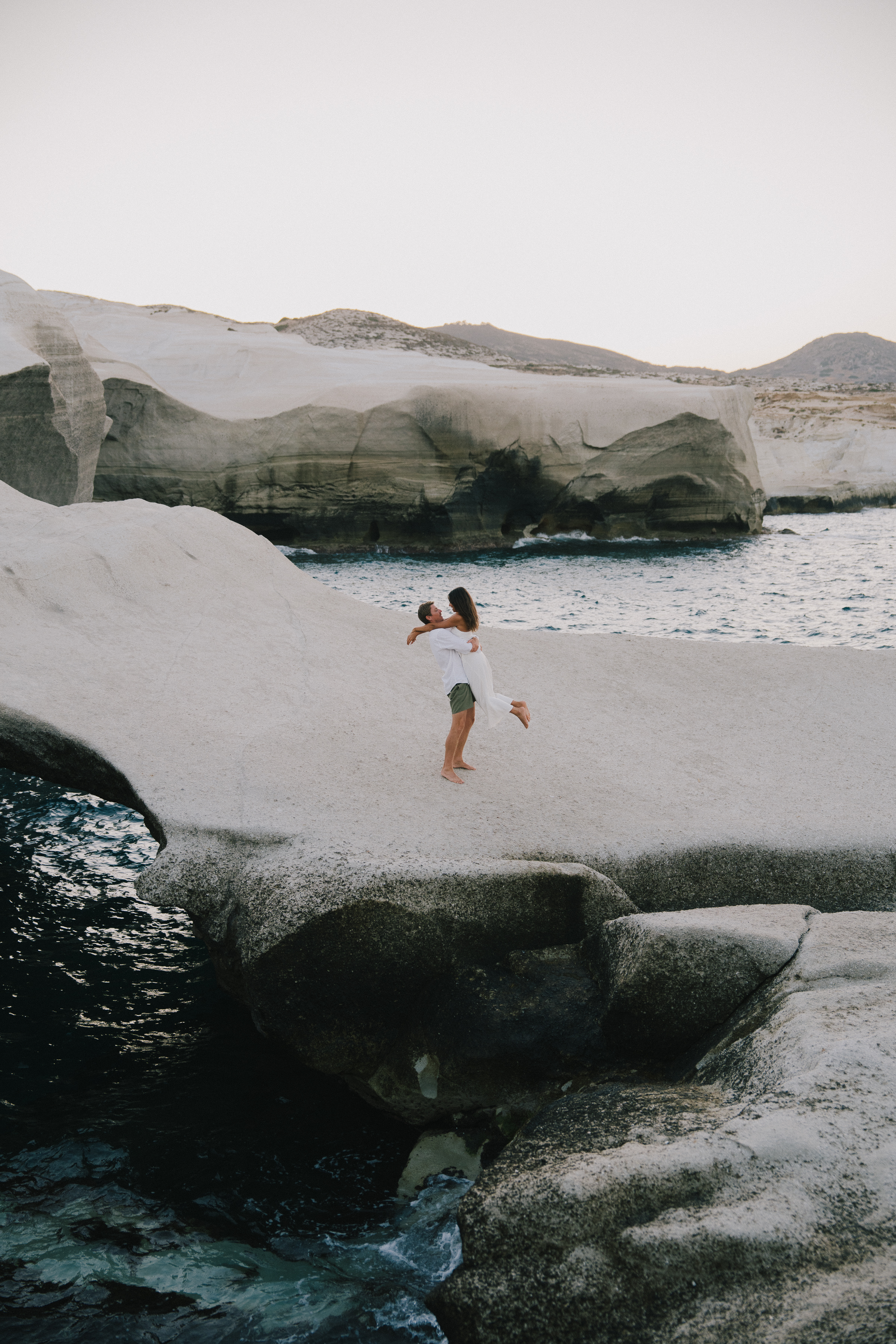 SARAKINIKO COUPLE PHOTOSHOOT IN MILOS 